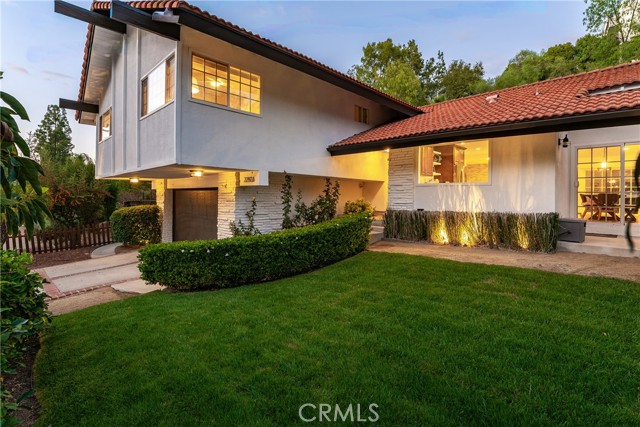 22926 Cass Avenue photo 33