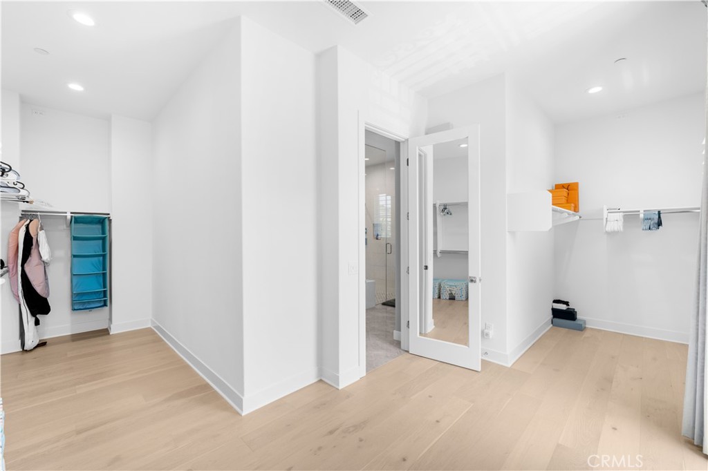 https://media.crmls.org/medias/93462677-d80d-437d-9220-871e7be373b9.jpg?preset=X-Large