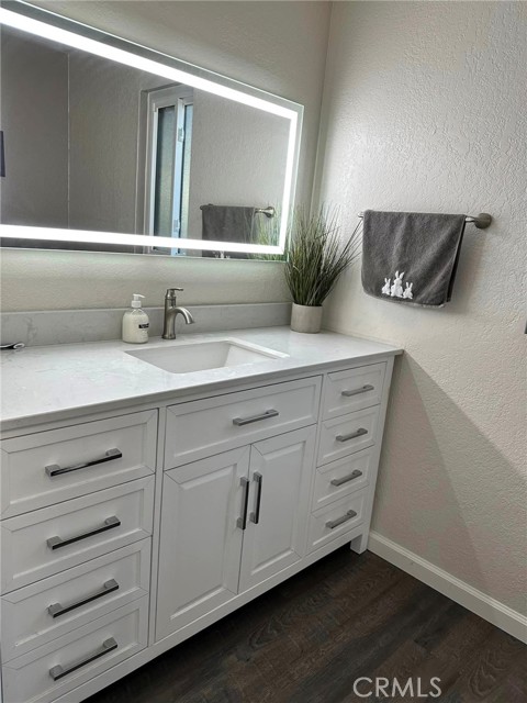 Detail Gallery Image 8 of 13 For 1405 Gemini Ct, Bakersfield,  CA 93309 - 3 Beds | 2/1 Baths