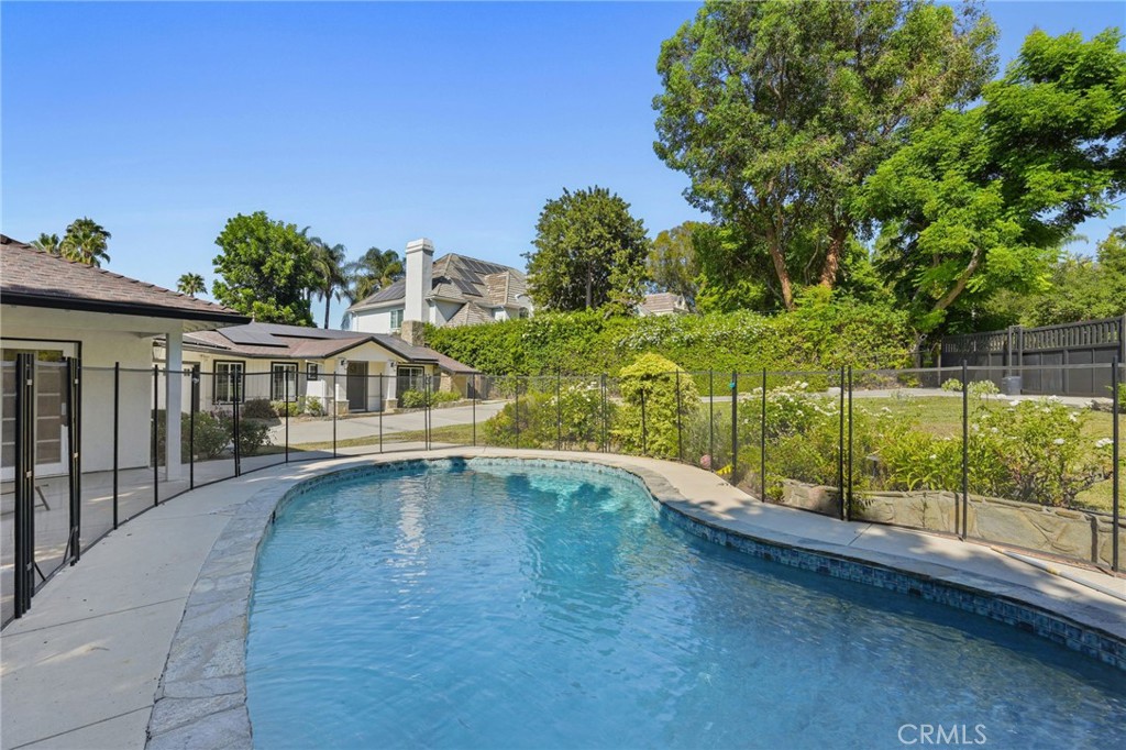 18433 Tarzana Drive