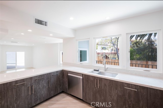 Detail Gallery Image 8 of 24 For 1346 N Stanley Ave #1,  Los Angeles,  CA 90046 - 4 Beds | 4/1 Baths