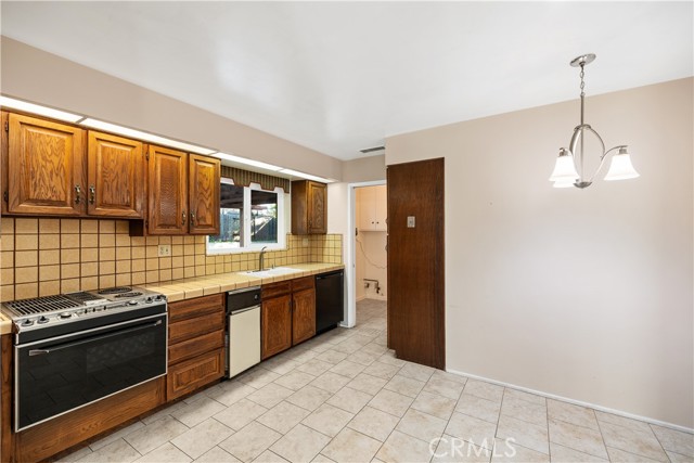 Detail Gallery Image 17 of 34 For 13402 Winthrope St, Santa Ana,  CA 92705 - 4 Beds | 2 Baths