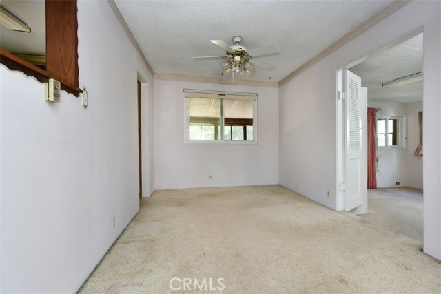 631 N Evergreen Street, Burbank CA: https://media.crmls.org/medias/9347948e-47cc-4ad1-a62f-b9136eff4224.jpg