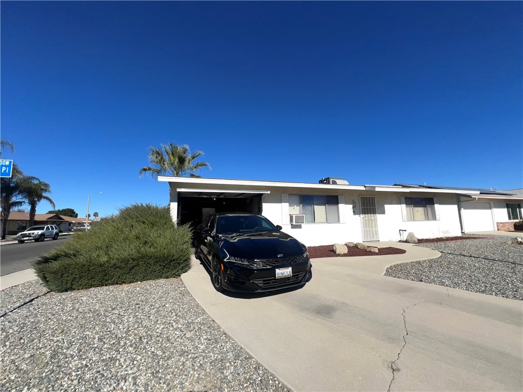 1598 W Wesley Place