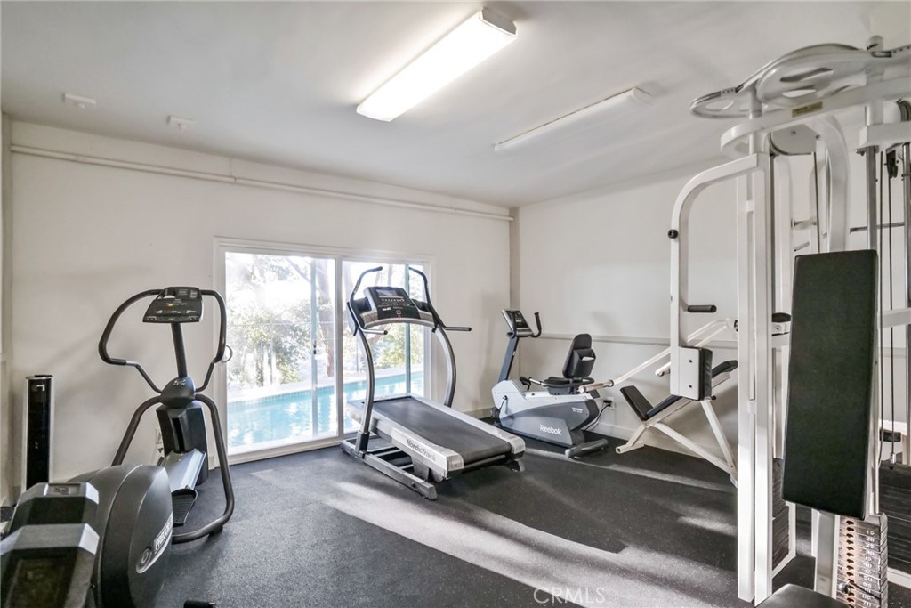 https://media.crmls.org/medias/9348bc6e-616f-43e0-a455-a006cb2e34ff.jpg?preset=X-Large