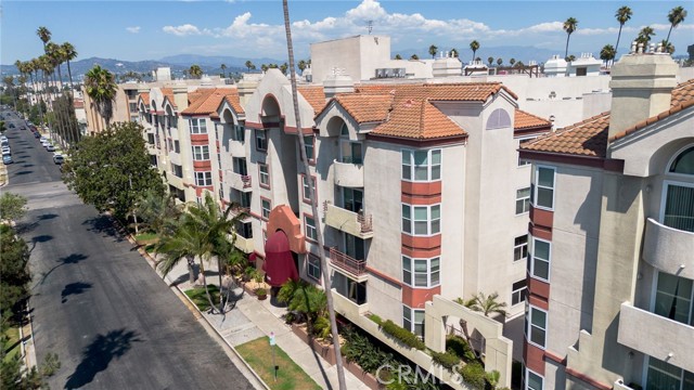 620 S Gramercy Place, Los Angeles CA: https://media.crmls.org/medias/9349b7df-ab3c-47c9-8988-1f0e064efbc3.jpg