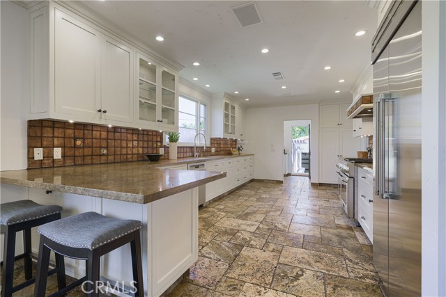 Detail Gallery Image 17 of 63 For 516 E Stocker St, Glendale,  CA 91207 - 4 Beds | 3 Baths