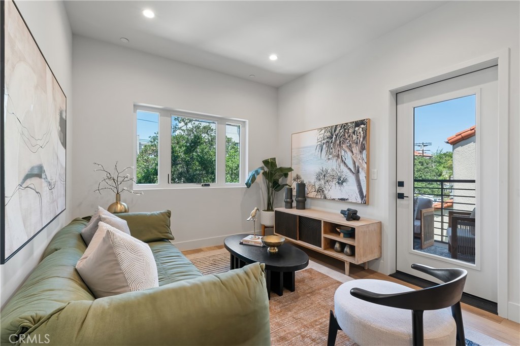 https://media.crmls.org/medias/934a031b-6a8c-46ea-b991-6baba7fac07c.jpg?preset=X-Large