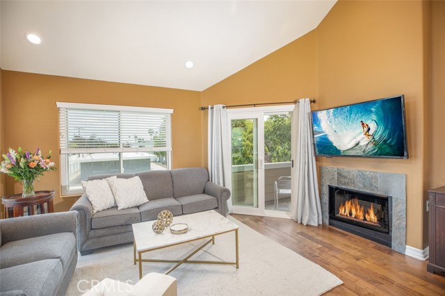 Detail Gallery Image 5 of 34 For 754 Joann St #B,  Costa Mesa,  CA 92627 - 3 Beds | 2 Baths