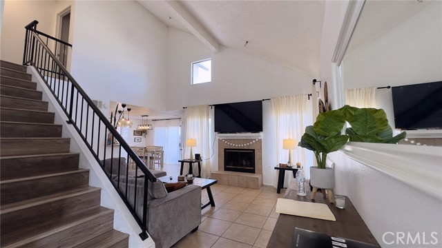 Detail Gallery Image 3 of 36 For 14750 Shadow Dr, Fontana,  CA 92337 - 3 Beds | 2/1 Baths