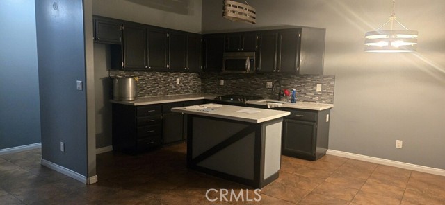 Detail Gallery Image 3 of 6 For 603 Calle Del Sol, Bakersfield,  CA 93307 - 4 Beds | 2 Baths