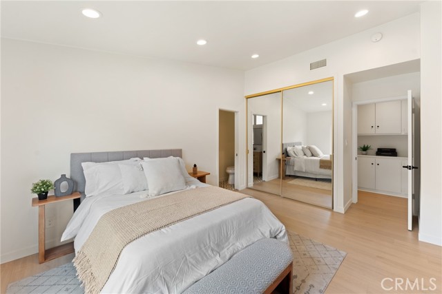 20217 Wells Drive, Woodland Hills CA: https://media.crmls.org/medias/934cabcc-aab8-4dab-a887-49f50d52a186.jpg
