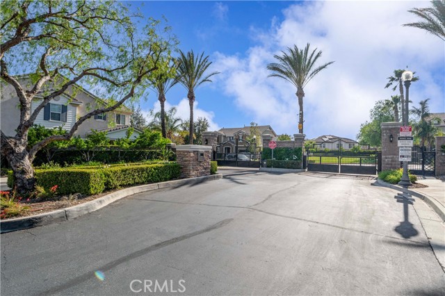 Detail Gallery Image 1 of 42 For 15601 N Peak Ln, Fontana,  CA 92336 - 4 Beds | 3 Baths