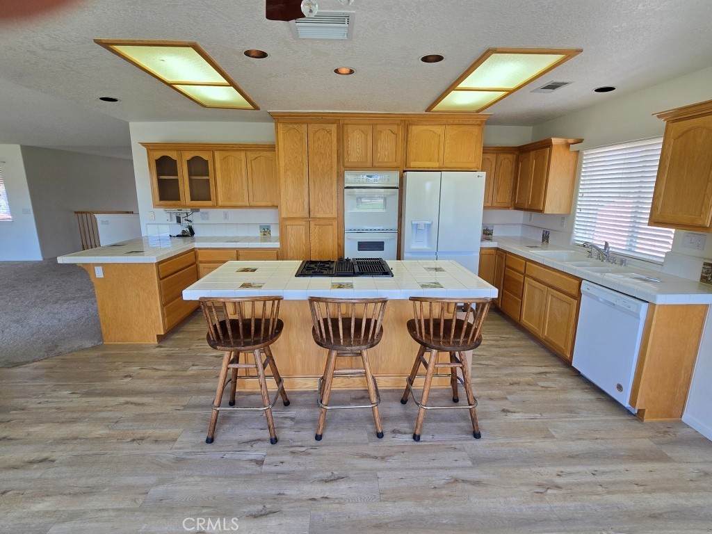 https://media.crmls.org/medias/934d8c33-fe02-4c70-beb3-4f8e1d3300d3.jpg?preset=X-Large