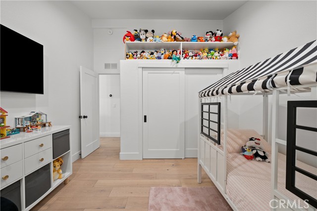 Detail Gallery Image 18 of 29 For 19983 Crestview Dr, Canyon Country,  CA 91351 - 3 Beds | 2 Baths