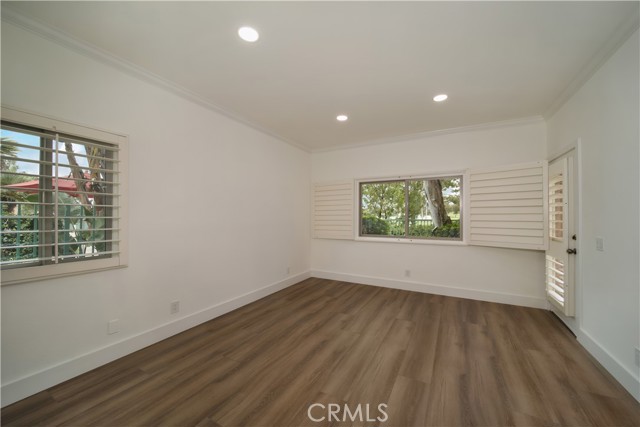 Detail Gallery Image 12 of 20 For 320 Villa Point, Newport Beach,  CA 92660 - 2 Beds | 2 Baths