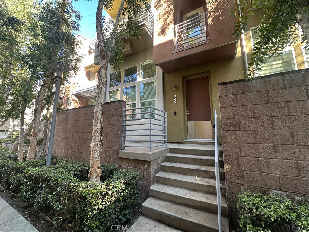 320 E Jeanette Lane