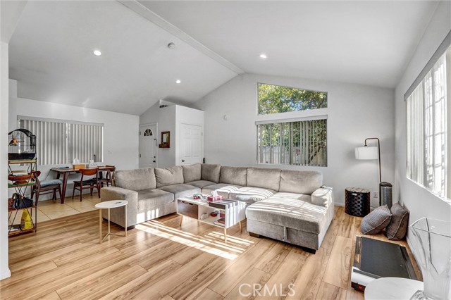 Detail Gallery Image 9 of 17 For 4921 Newcastle Ave, Encino,  CA 91316 - 1 Beds | 1 Baths