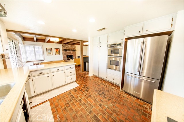 13685 Hidden Valley Road, Victorville CA: https://media.crmls.org/medias/934fe61e-cb2a-4419-b46e-7d6b6182e91f.jpg