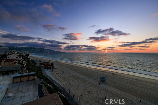 Detail Gallery Image 6 of 60 For 727 Esplanade #302,  Redondo Beach,  CA 90277 - 2 Beds | 2 Baths