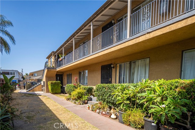 1960 Cedar Avenue, Long Beach, California 90806, ,Multi-Family,For Sale,Cedar,PW24203754