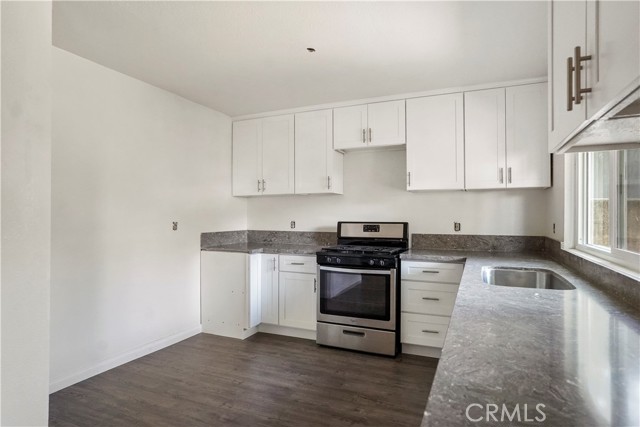 1003 W Myrtle Street, Santa Ana CA: https://media.crmls.org/medias/9350fa81-1591-4e73-b805-fb2b402ed21f.jpg