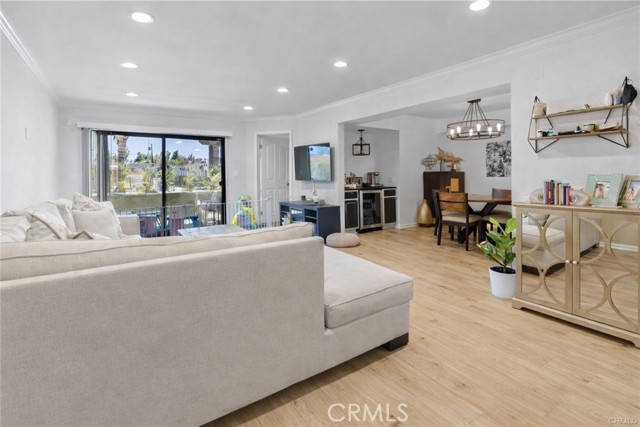 Detail Gallery Image 2 of 18 For 5009 Woodman Ave #116,  Sherman Oaks,  CA 91423 - 2 Beds | 2 Baths