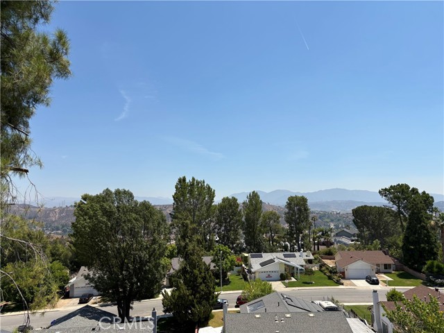 27412 Garza Drive, Saugus CA: https://media.crmls.org/medias/9351a2b4-74ba-438c-ab49-26224680b398.jpg