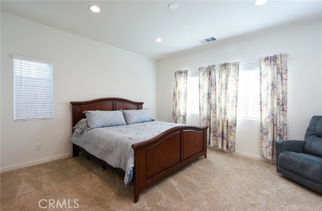 Detail Gallery Image 13 of 27 For 15537 Parry Peak Dr, Fontana,  CA 92336 - 3 Beds | 2 Baths