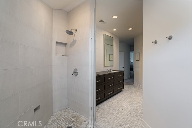 Detail Gallery Image 21 of 60 For 212 Kings Pl, Newport Beach,  CA 92663 - 4 Beds | 3/2 Baths