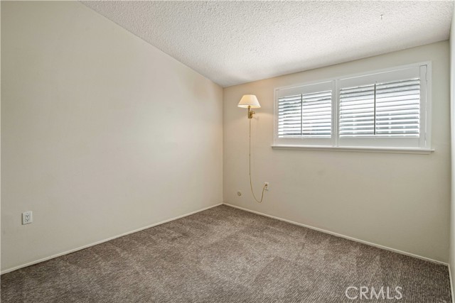 Detail Gallery Image 9 of 28 For 19144 Avenue of the Oaks #D,  Newhall,  CA 91321 - 2 Beds | 1 Baths