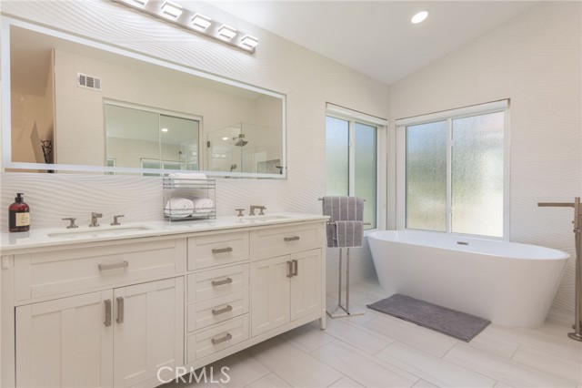 15535 Mallory Court, Moorpark CA: https://media.crmls.org/medias/9352c2f3-ef1b-4445-b201-857d22a8b4e4.jpg