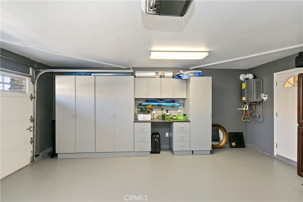 https://media.crmls.org/medias/9352dfcb-a416-4400-aba7-1eb9daf888ac.jpg?preset=X-Large