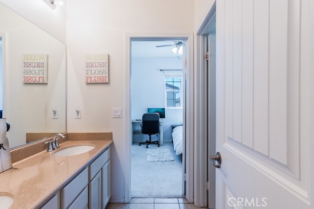 Detail Gallery Image 12 of 58 For 20413 Janzer Ct, Newhall,  CA 91350 - 5 Beds | 3 Baths