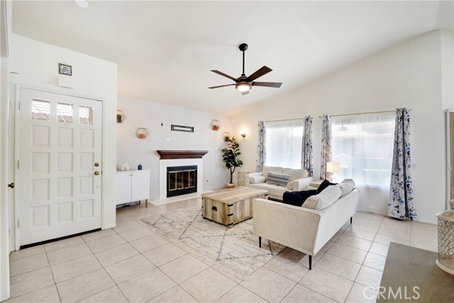42297 Sultan Avenue, Palm Desert CA: https://media.crmls.org/medias/935390de-e052-4867-a193-fbf993ac0a63.jpg