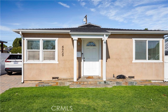 Detail Gallery Image 2 of 16 For 4909 W 140th, Hawthorne,  CA 90250 - 3 Beds | 2 Baths