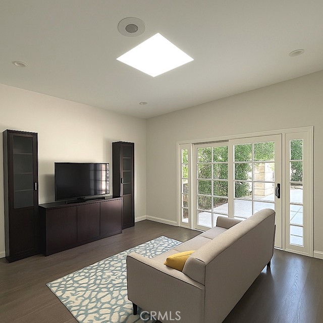 20283 Lorenzana Drive, Woodland Hills CA: https://media.crmls.org/medias/9353ec47-6126-4559-9ea2-54716c74798b.jpg