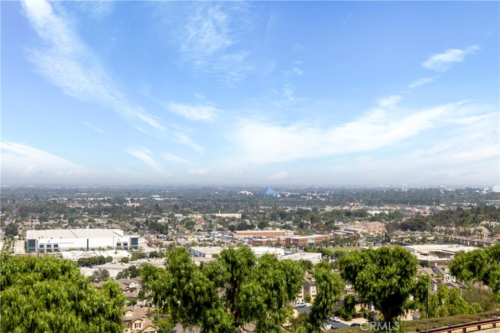 https://media.crmls.org/medias/93545401-0b34-466f-b88b-1d9ede3980d2.jpg?preset=X-Large