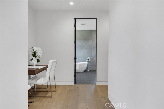 Detail Gallery Image 16 of 48 For 4545 Stern Ave, Sherman Oaks,  CA 91423 - 6 Beds | 5/1 Baths