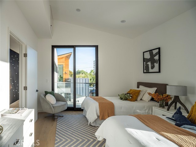 Detail Gallery Image 19 of 24 For 1033 Palms Bld, Venice,  CA 90291 - 5 Beds | 5/1 Baths