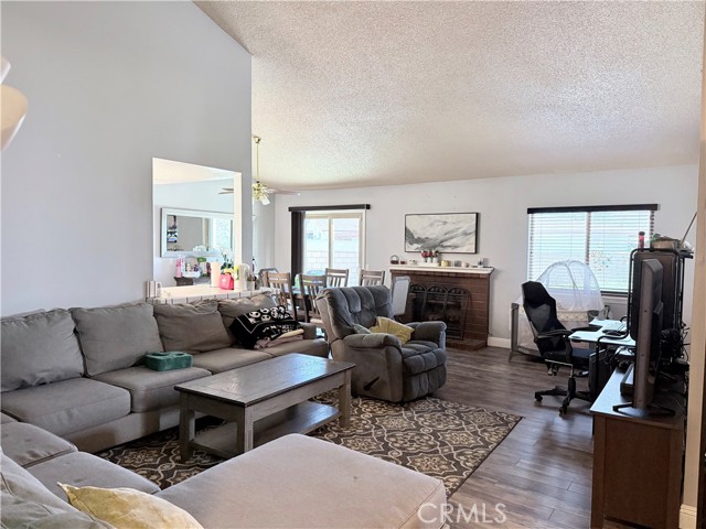 Detail Gallery Image 5 of 31 For 13839 Topmast Dr, Helendale,  CA 92342 - 3 Beds | 2 Baths