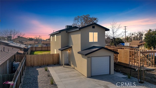 Detail Gallery Image 1 of 1 For 1409 Monterey St, Bakersfield,  CA 93305 - 4 Beds | 2/1 Baths