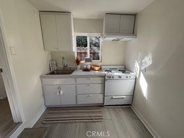 Detail Gallery Image 13 of 13 For 6923 Enfield, Reseda,  CA 91335 - 4 Beds | 2 Baths