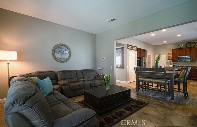 Detail Gallery Image 9 of 34 For 31961 Honeysuckle Cir, Winchester,  CA 92596 - 4 Beds | 3 Baths