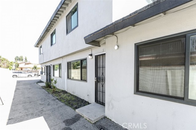 11304 Tiara Street, North Hollywood CA: https://media.crmls.org/medias/9359541c-96d6-44f8-b77f-3cd2679d1706.jpg