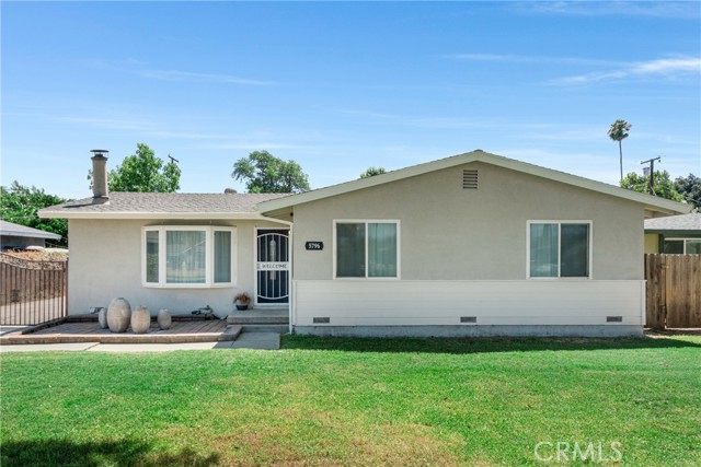 5796 Mountain View Avenue, Riverside CA: https://media.crmls.org/medias/9359660a-0152-4388-b864-cafafde3a787.jpg