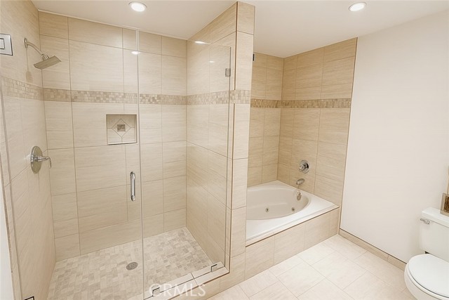 Detail Gallery Image 8 of 14 For 1310 Roxbury Dr #102,  Los Angeles,  CA 90035 - 2 Beds | 2 Baths