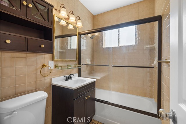 1820 N Avon Street, Burbank CA: https://media.crmls.org/medias/935a5e37-cc11-41a3-a7fd-6f5a834b60dc.jpg