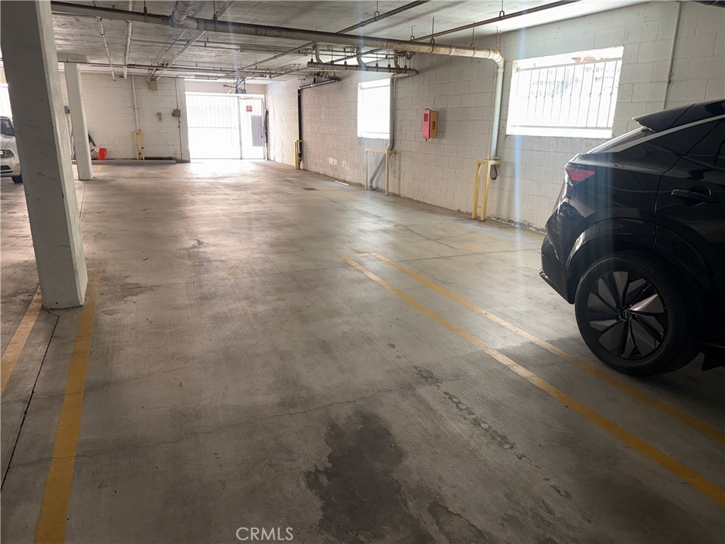 https://media.crmls.org/medias/935c2616-7a01-496e-8f46-d843546b7d84.jpg?preset=X-Large