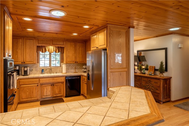 Detail Gallery Image 13 of 44 For 42690 Edgehill Pl, Big Bear Lake,  CA 92315 - 3 Beds | 2 Baths